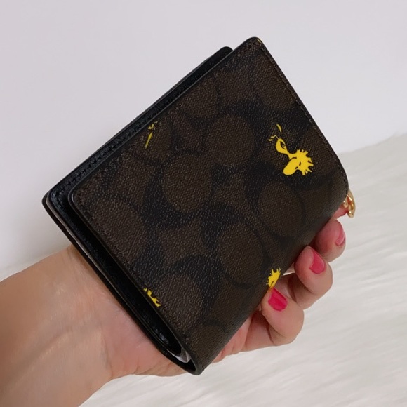 New💃Coach X Peanuts Snap Wallet In Signature Canvas With Woodstock Print - Picture 4 of 7